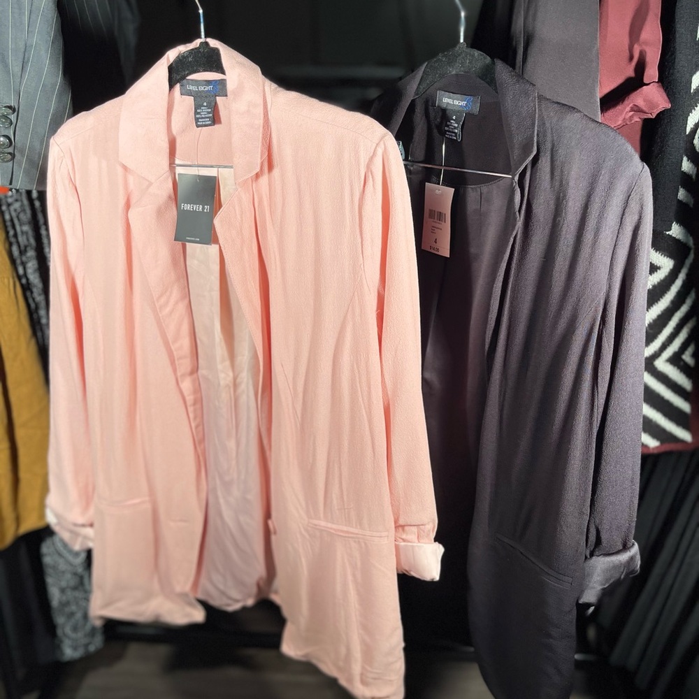 🛑 LEVEL EIGHT Blazer - Size 4 - Long Sleeve Single Button Viscose_Peach + Black - Picture 10 of 10